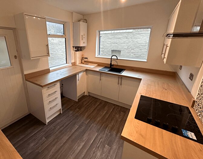 2 Bedroom Flat To Rent In Blenheim Gardens, Kingston Upon Thames, KT2