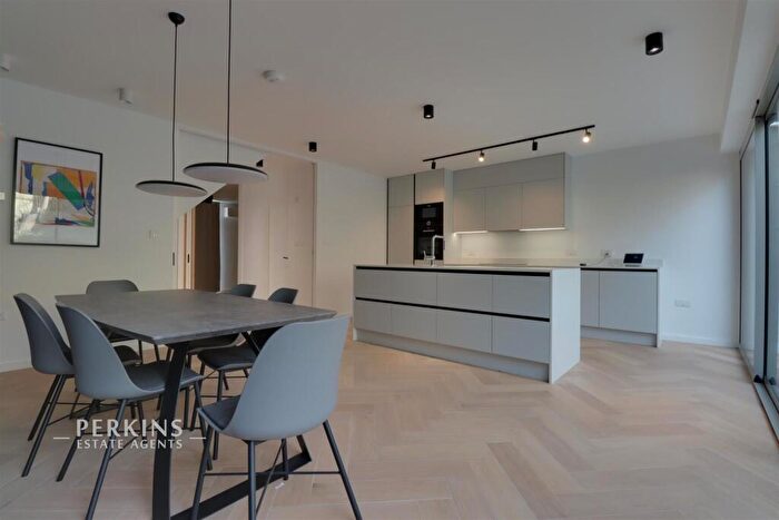 5 Bedroom Detached House To Rent In Wembley, HA0