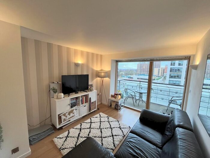 2 Bedroom Apartment To Rent In Whitehall Waterfront, Leeds City Centre, LS1