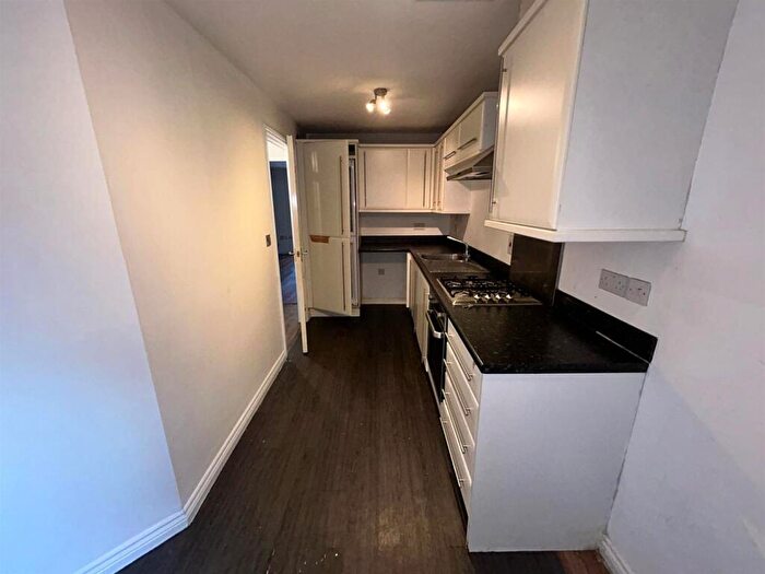 4 Bedroom Town House To Rent In Littlebrooke Close, Bolton, BL2