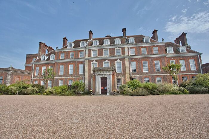 3 Bedroom Flat For Sale In Waldershare, Waldershare House, CT15