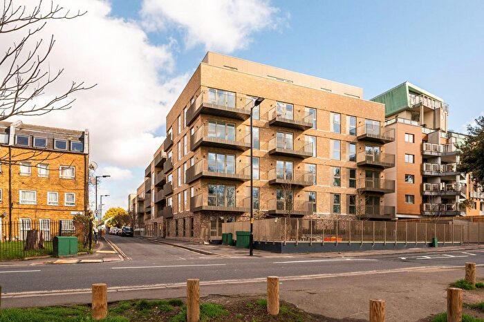 2 Bedroom Flat To Rent In Solomons Passage, Peckham Rye, London, SE15