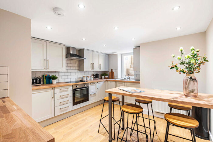 5 Bedroom House To Rent In Hartley Crescent, Leeds, LS6