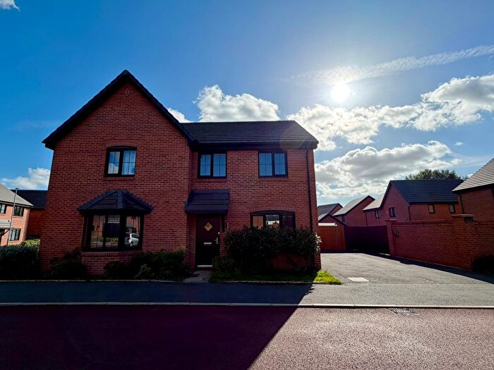 3 Bedroom Semi-Detached House For Sale In The Orangery, Droylsden, M43