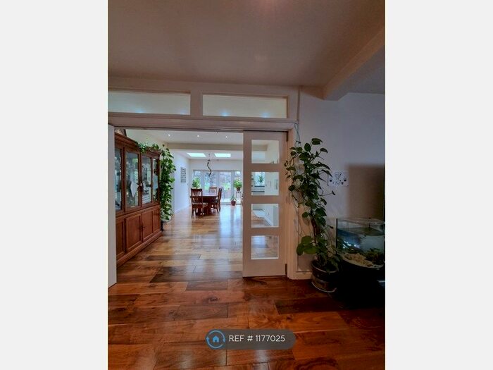 4 Bedroom Bungalow To Rent In Haileybury Road, Orpington BR6