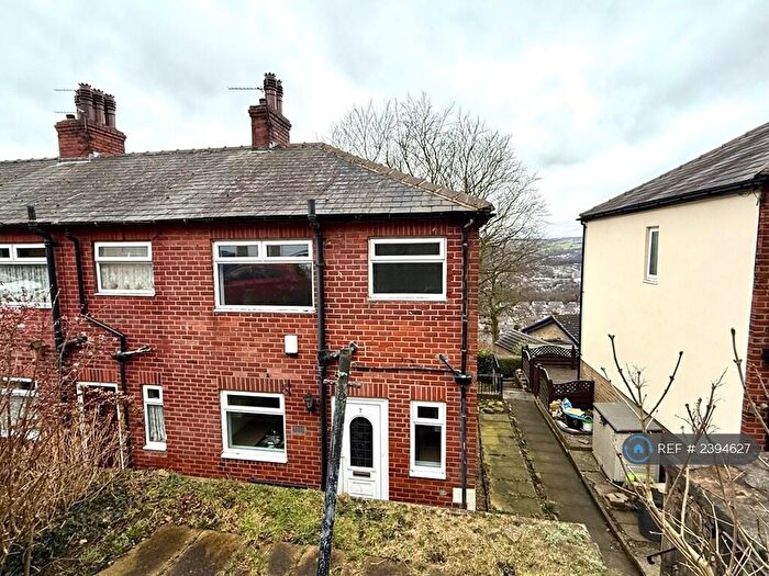 3 Bedroom Semi-Detached House To Rent In Plane Tree Nest, Halifax, HX2