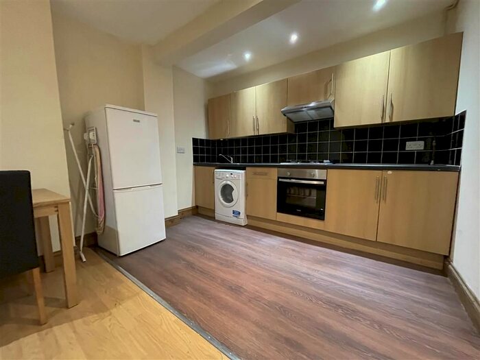 2 Bedroom Flat To Rent In Sanquhar Street, Cardiff, CF24