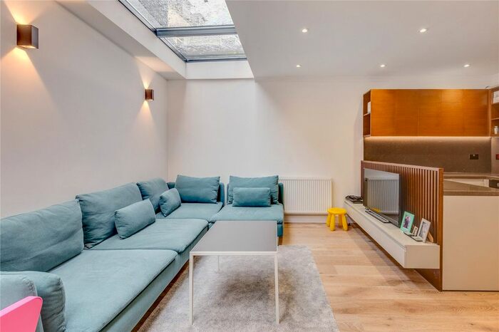 3 Bedroom End Of Terrace House To Rent In Askew Road, London, W12