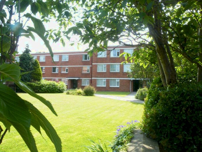 3 Bedroom Flat To Rent In Greenacres, Rayleigh Road, BS9