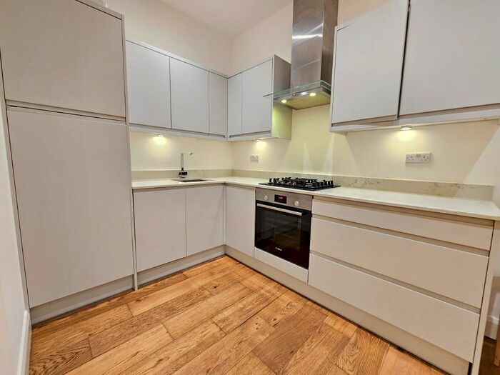 2 Bedroom Flat To Rent In Hornsey Road, London, N19