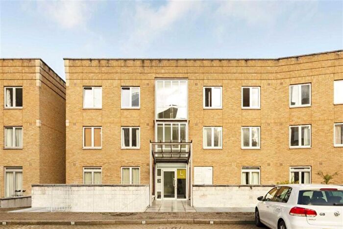 3 Bedroom Flat To Rent In Dundee Wharf, Three Colt Street, E14