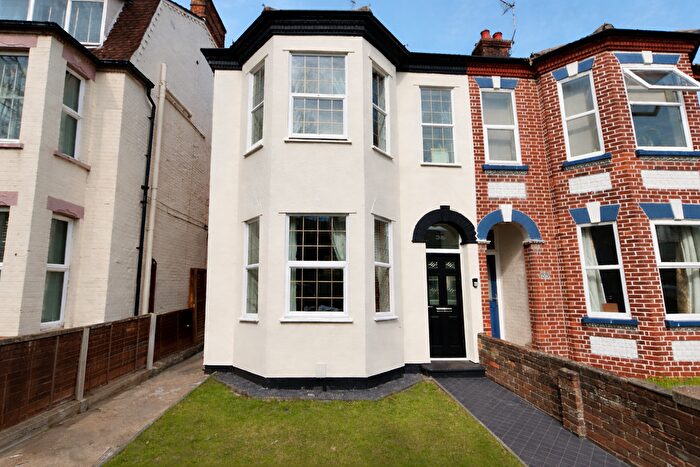 4 Bedroom Semi Detached House For Sale In Avondale Road, Gorleston, NR31