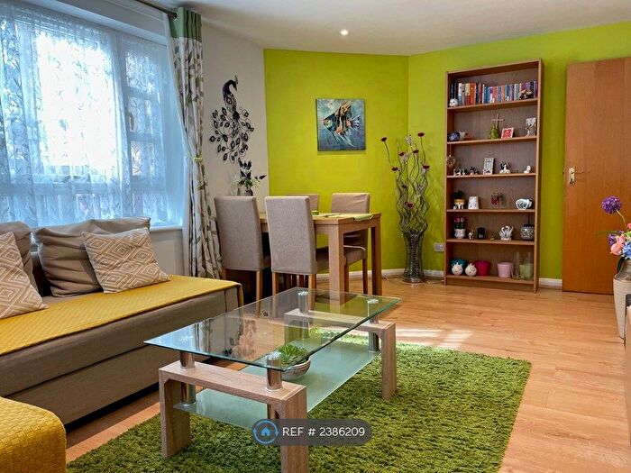 2 Bedroom Flat To Rent In Reeves Road, London, E3