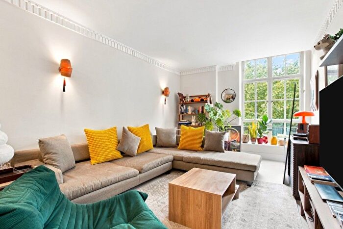2 Bedroom Flat For Sale In Bloomsbury Mansions, Russell Square, London, WC1B