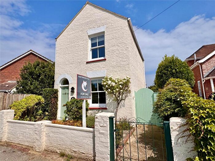 2 Bedroom Detached House For Sale In Brook Road, Lymington, Hampshire, SO41