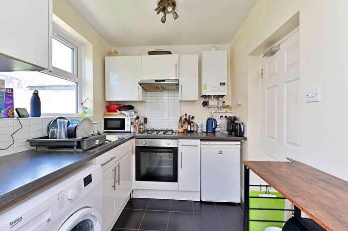 4 Bedroom Property To Rent In Strathville Road, Earlsfield, London, SW18