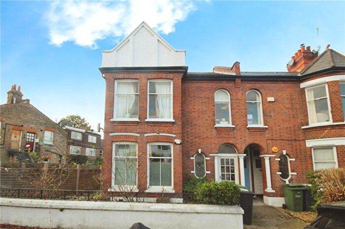 2 Bedroom Flat To Rent In Glenfield Road, London, SW12