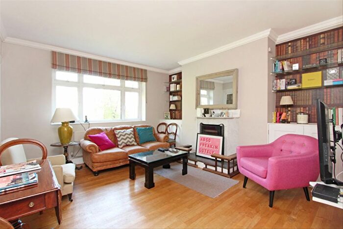 3 Bedroom Flat To Rent In Colville Gardens, Notting Hill, W11