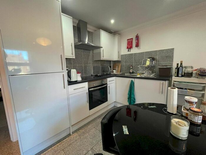 2 Bedroom Flat To Rent In Albany Road, Roath, Cardiff, CF24