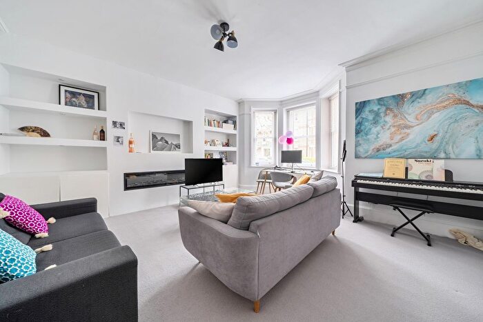 2 Bedroom Flat To Rent In Castellain Road, London, W9