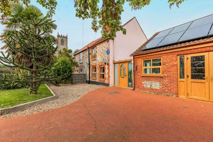 2 Bedroom Cottage For Sale In Bulmer Lane, Winterton-On-Sea, NR29