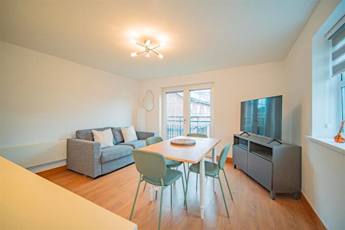 3 Bedroom Apartment To Rent In Llansannor Drive, Cardiff, CF10