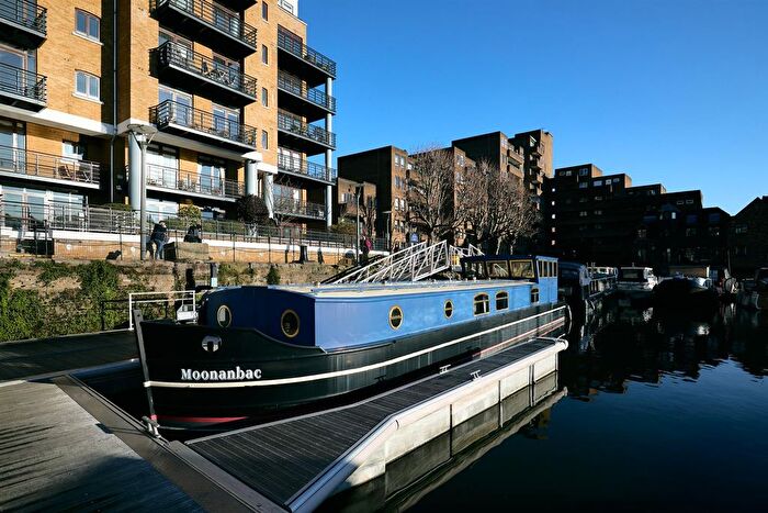 1 Bedroom Houseboat For Sale In St Katharine Docks, Wapping, E1W