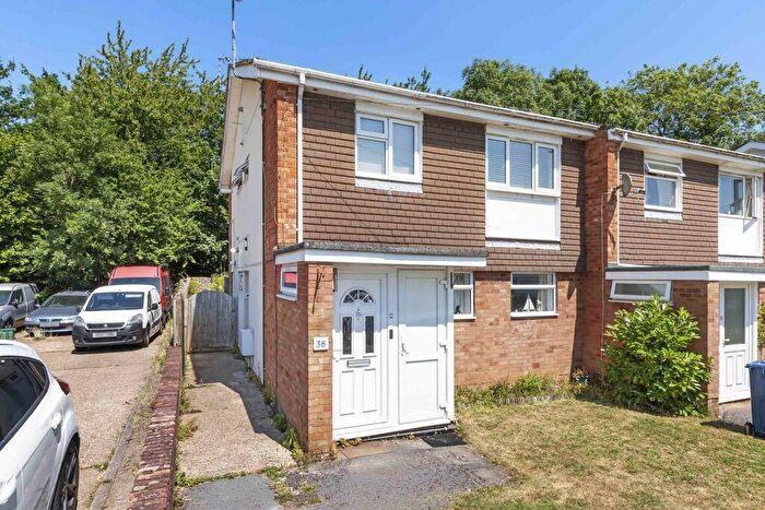 2 Bedroom Ground Maisonette For Sale In Cumberland Close, Little Chalfont, HP7