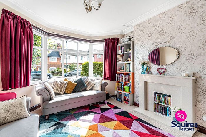 3 Bedroom Terraced House For Sale In Squires Lane, London, N3