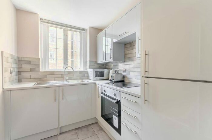 2 Bedroom Flat To Rent In Harrowby Street, Marylebone, London, W1H