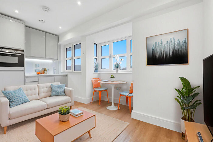 1 Bedroom Apartment For Sale In London Road, Romford, RM7