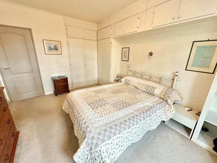 2 Bedroom Flat For Sale In Coppice Close, Dove House Lane, Solihull, B91