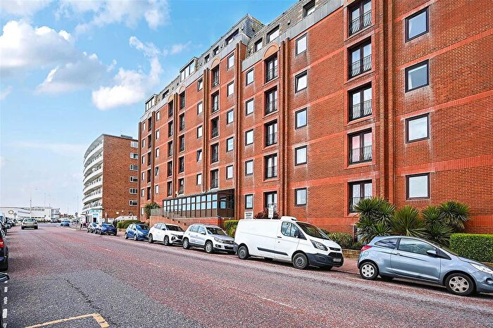 1 Bedroom Flat For Sale In Marina, Bexhill, TN40