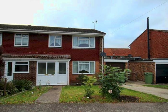 3 Bedroom Semi-Detached House To Rent In Cherry Tree Close, Teynham, Sittingbourne, ME9