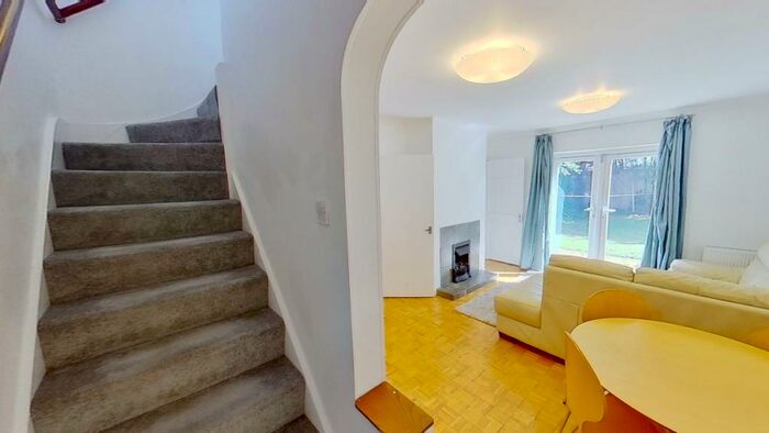 4 Bedroom Semi-Detached House To Rent In The Oval, Guildford, GU2