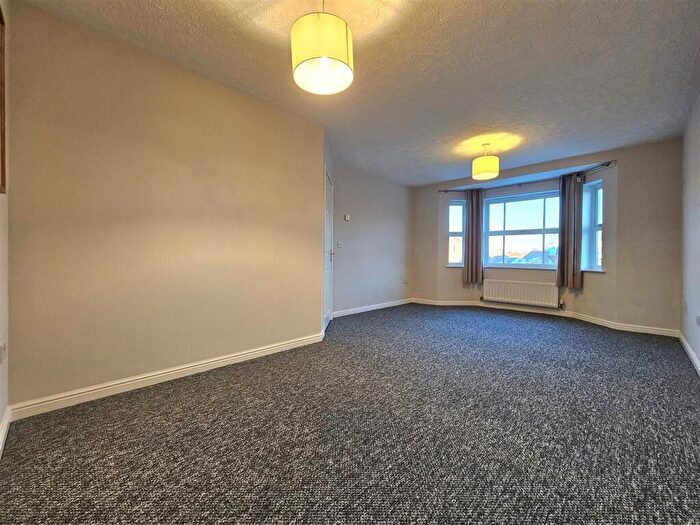 2 Bedroom Apartment For Sale In Wharf Lane, Solihull, B91