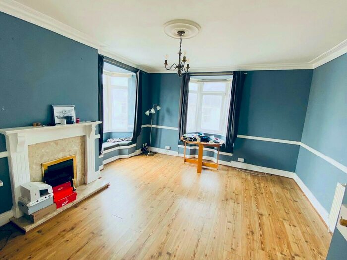2 Bedroom Flat To Rent In New Road, Porthcawl, CF36