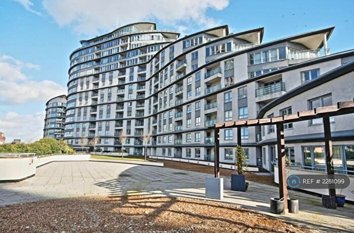 2 Bedroom Flat To Rent In Station Approach, Woking, GU22