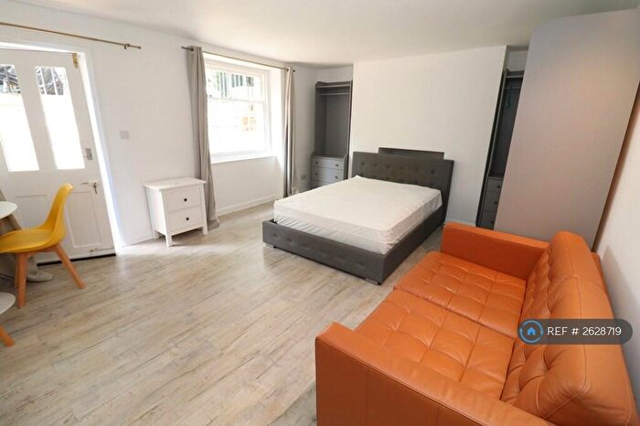 1 Bedroom Flat To Rent In Tredegar Square, London, E3