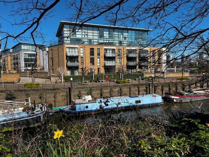 2 Bedroom Flat To Rent In Point Wharf, Brentford, London, TW8