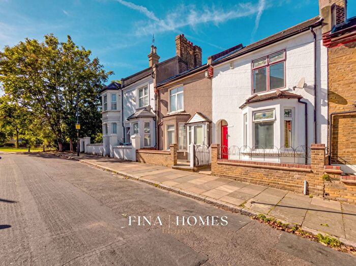 3 Bedroom Terraced House For Sale In Bramblebury Road, London, SE18