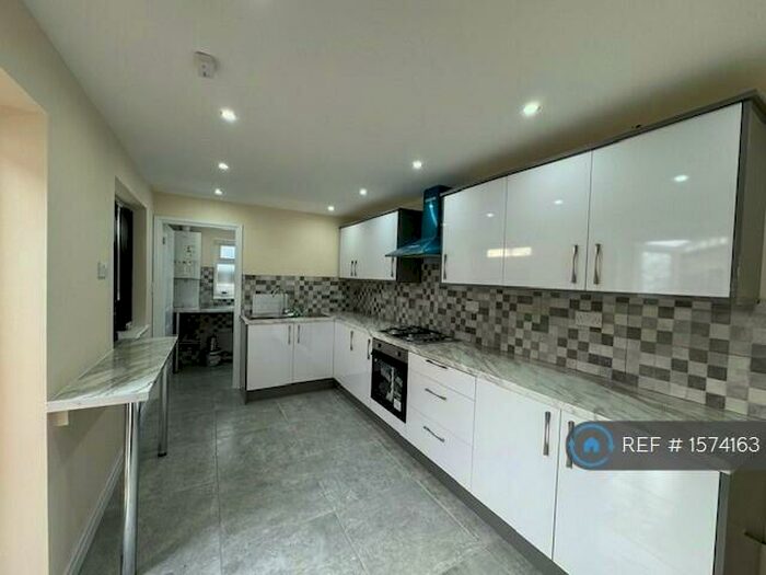 3 Bedroom Semi-Detached House To Rent In Walden Crescent, Hazel Grove, Stockport, SK7