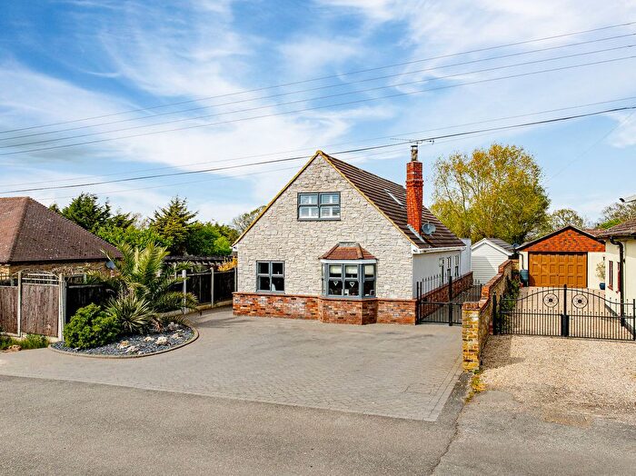 4 Bedroom Detached House For Sale In Clarence Road, Bowers Gifford, SS13