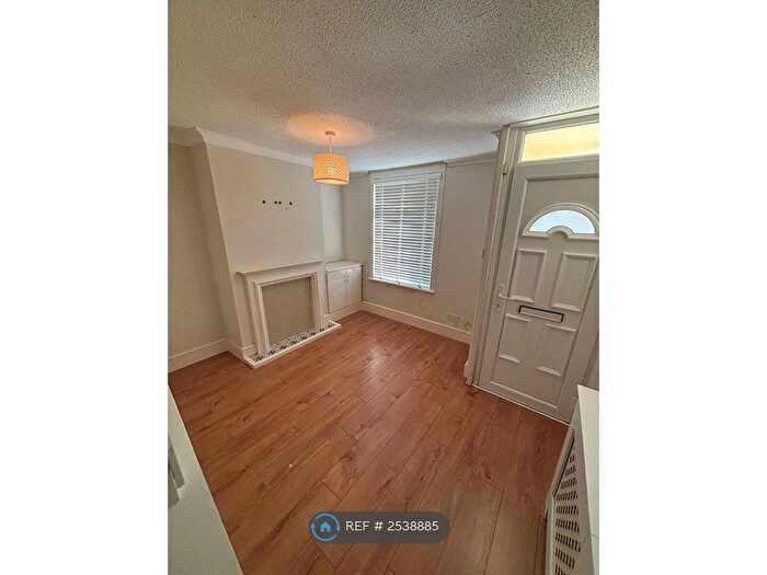 2 Bedroom End Of Terrace House To Rent In Seymour Road, Chatham, ME5