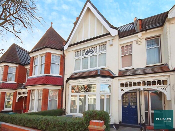 2 Bedroom Apartment To Rent In Princes Avenue, Finchley, London, N3