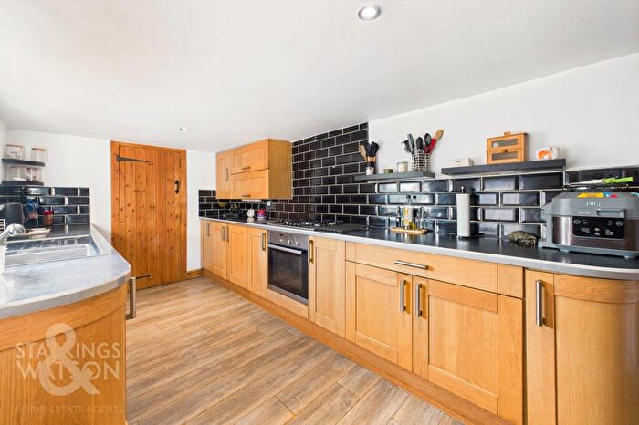 5 Bedroom Detached House For Sale In Post Office Road, Little Plumstead, Norwich, NR13