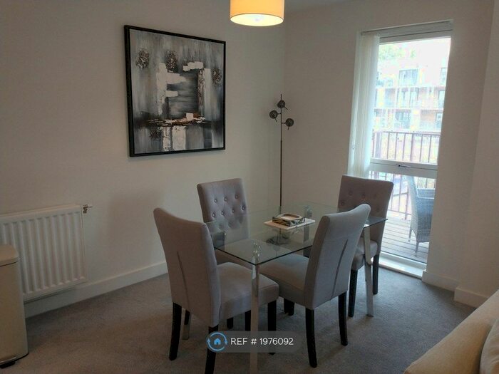 2 Bedroom Flat To Rent In Cowan House, London, SE10