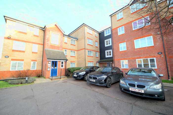 2 Bedroom Flat To Rent In Sten Close, Enfield, EN3