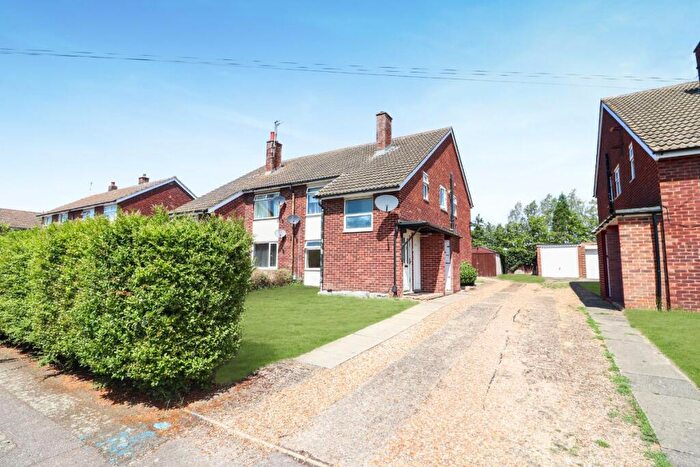 2 Bedroom Maisonette For Sale In Knights Avenue, Clapham, Bedford, MK41