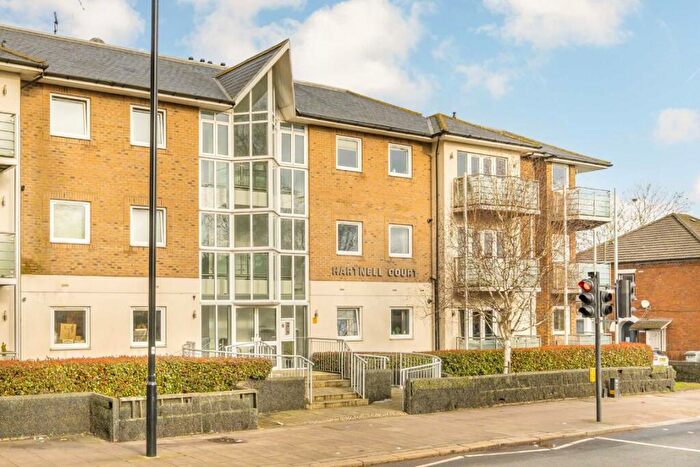 2 Bedroom Flat For Sale In Ballards Lane, Finchley, N3